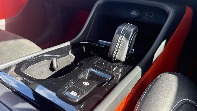 Volvo Xc40 2.0 B4P R DESIGN 5dr AWD Auto Petrol Estate